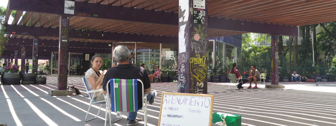 Clínica aberta de psicanálise atende gratuitamente na Praça Roosevelt aos sábados. Foto: Denize Bacoccina