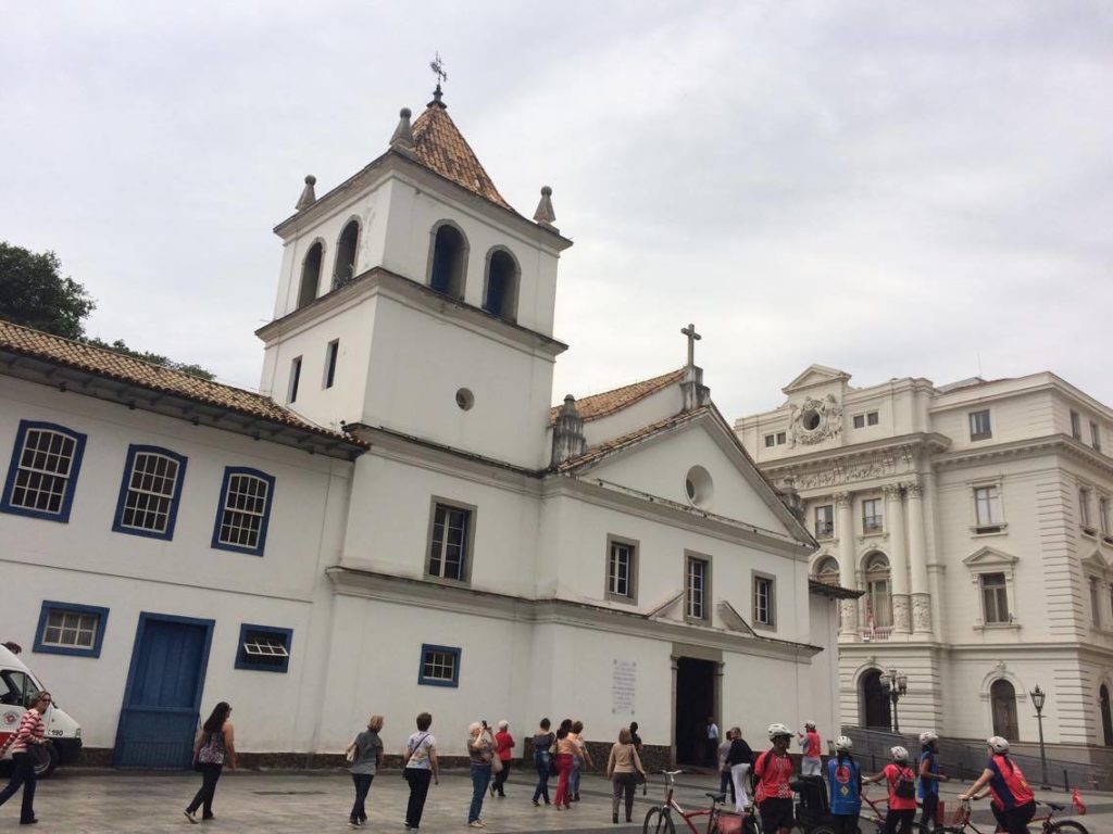 Pátio do Colégio: origem de São Paulo, com os jesuítas, mas o prédio foi reconstruído na década de 1970