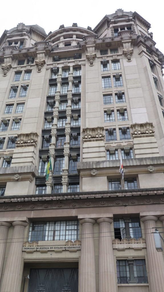 Depois do Largo do Café, a comercialização do grão migrou para este prédio, hoje sede do Tribunal de Justiça do Estado de São Paulo. Fica em frente ao Pátio do Colégio