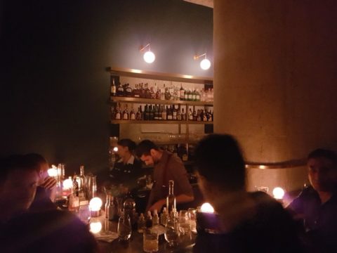 Fel: bar com coquetéis e clima aconchegante