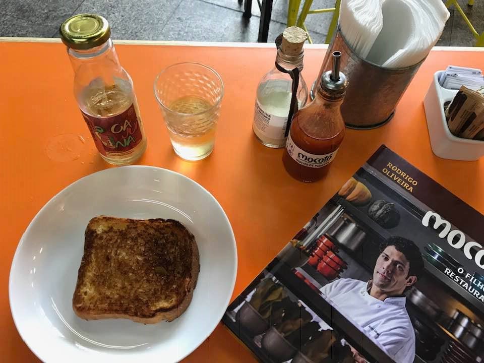 Pão de mandioca artesanal é uma boa pedida para o café da manhã no Mocotó