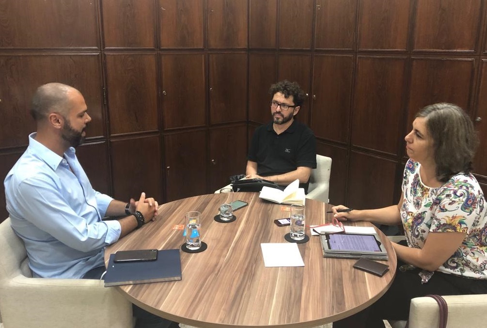 Prefeito Bruno Covas em entrevista aos jornalistas Clayton Melo e Denize Bacoccina, do A Vida no Centro