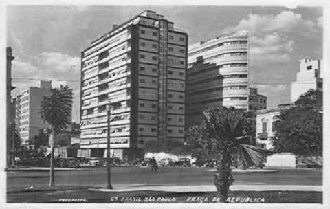 Edifício Esther na época da construção, quando ainda não havia prédios altos na Avenida São Luis
